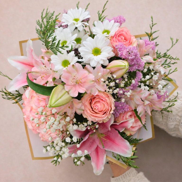 Ramo Valeria en tonos rosa elaborado por Chena Floristería