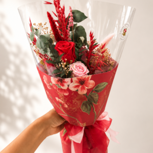 Ramo preservado pequeño en tonos rojos y rosas
